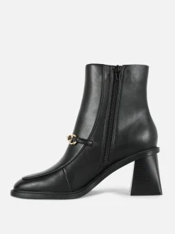 Botas Tacão Detalhe Corrente Rita Ora