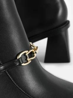 Botas Tacão Detalhe Corrente Rita Ora