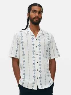 Camisa Manga Curta Tecido Enrugado Padrão Geométrico