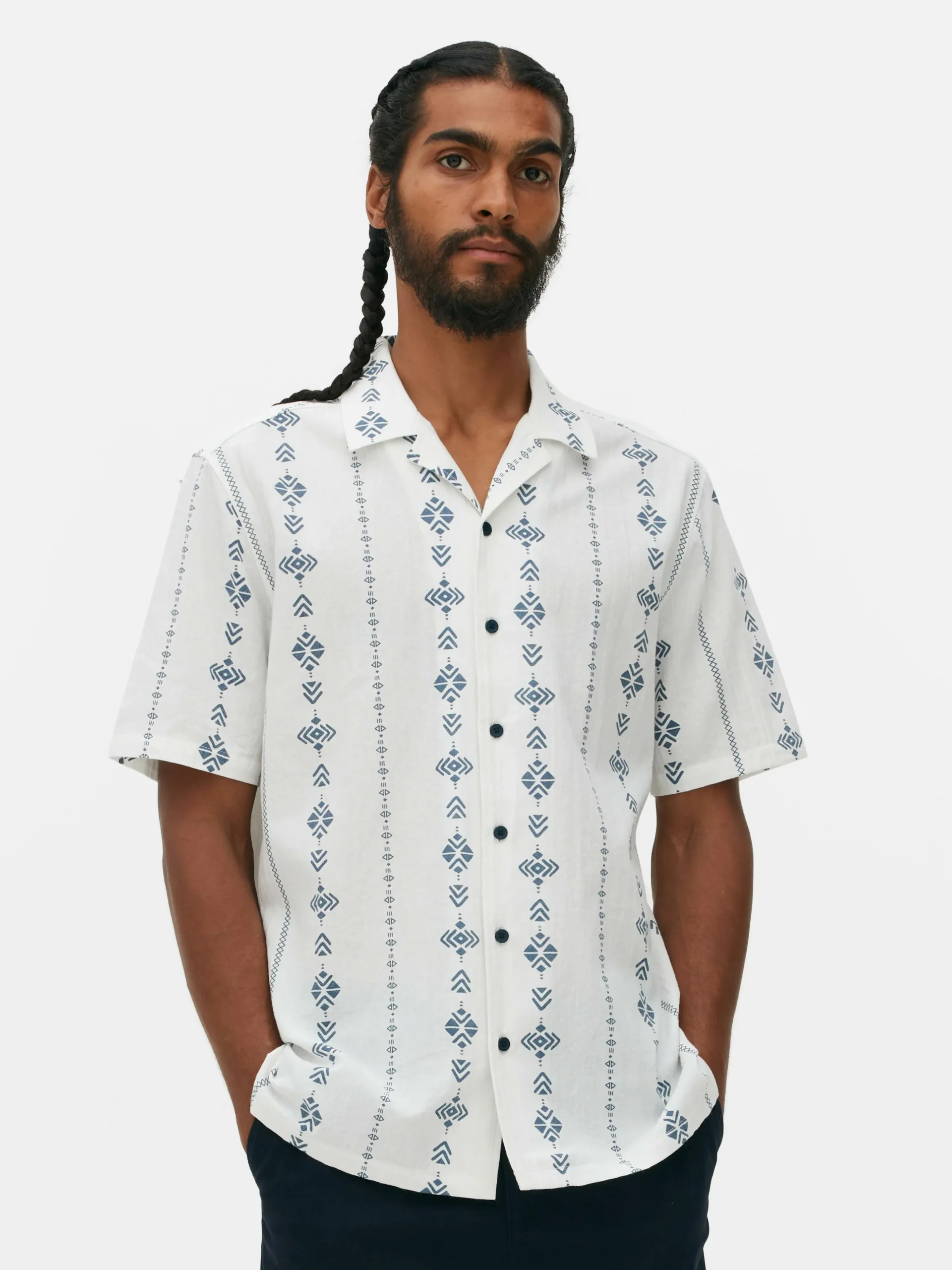 Camisa Manga Curta Tecido Enrugado Padrão Geométrico