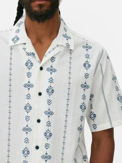 Camisa Manga Curta Tecido Enrugado Padrão Geométrico