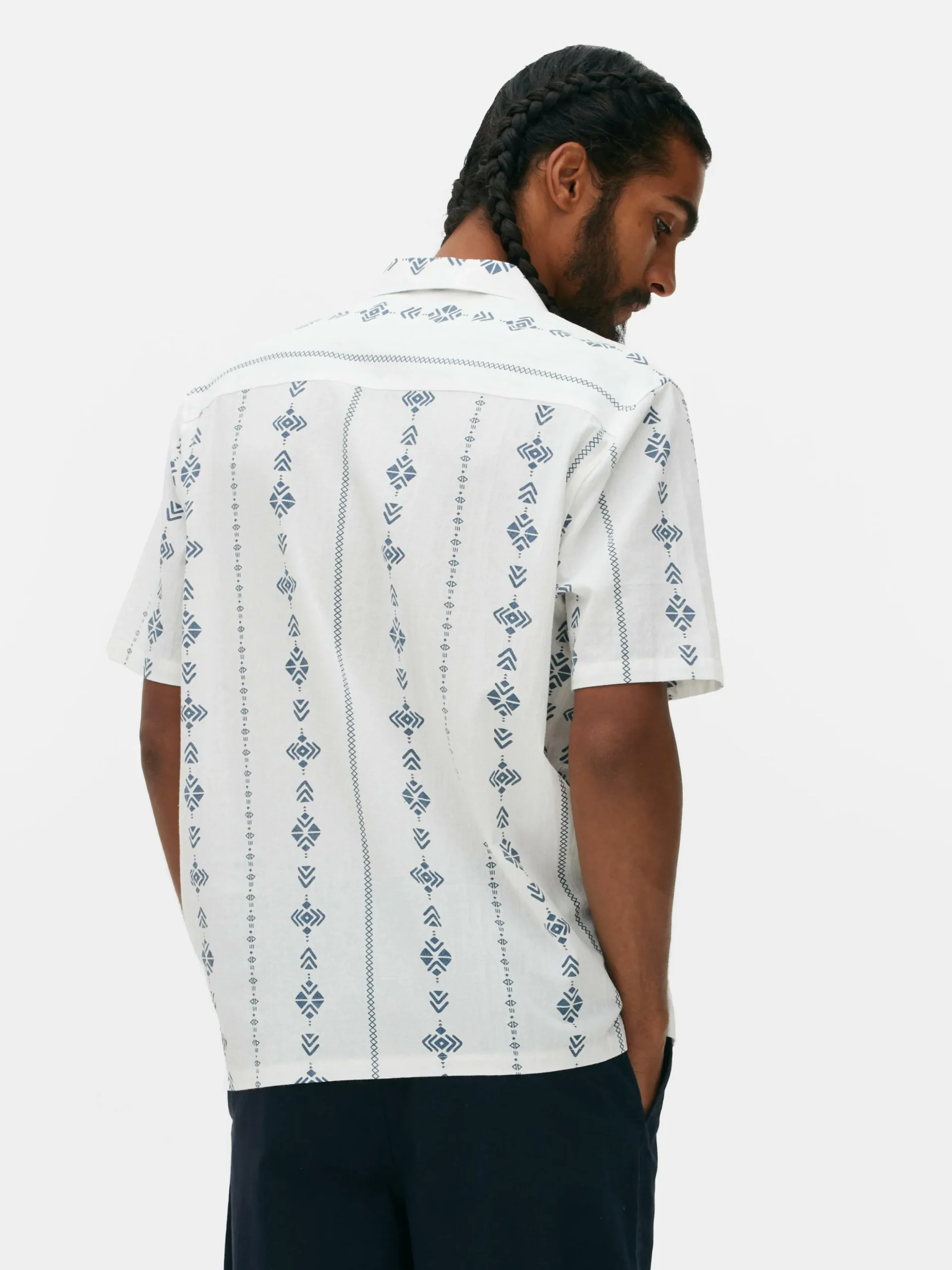 Camisa Manga Curta Tecido Enrugado Padrão Geométrico