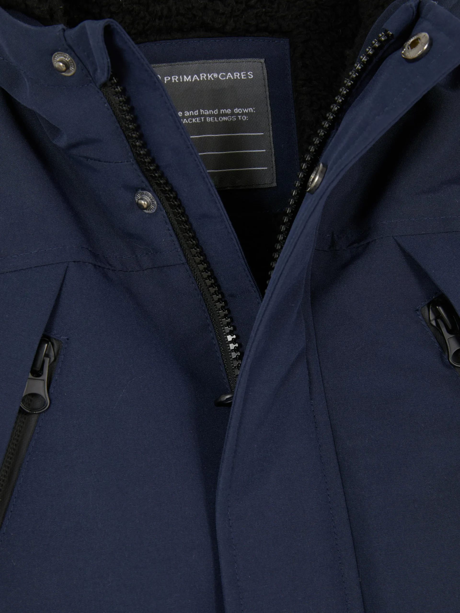Parka Capuz Quatro Bolsos